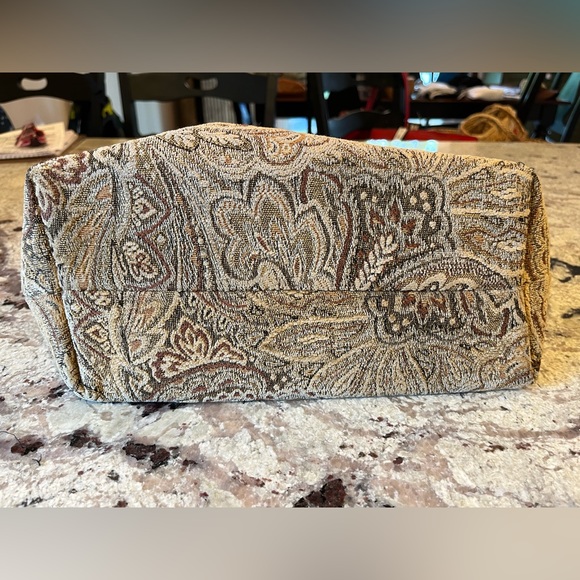 Lulu Shoulder Strap Hand Bag w/ Paisley Material - Picture 5 of 6